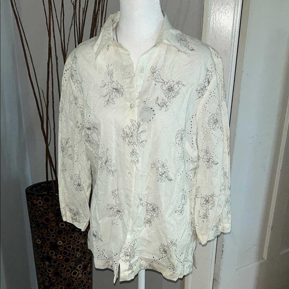 Sag  harbor Floral Embroidered Cream Women's Top